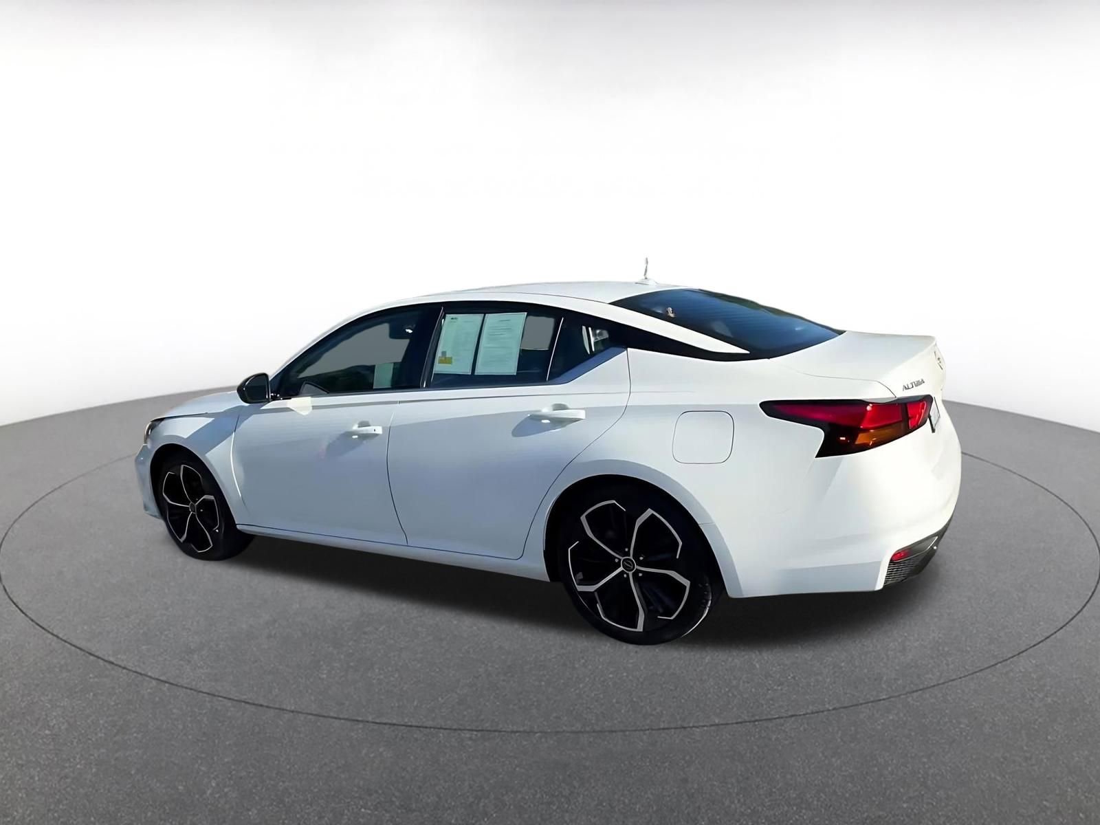 Used 2025 Nissan Altima 2.5 SR image 11