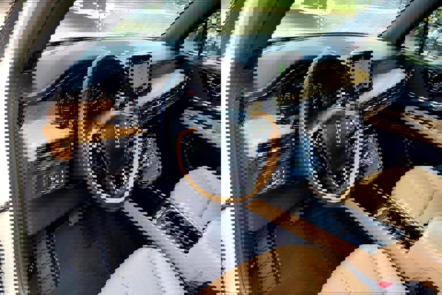 Used 2020 Lincoln Corsair Reserve image 15