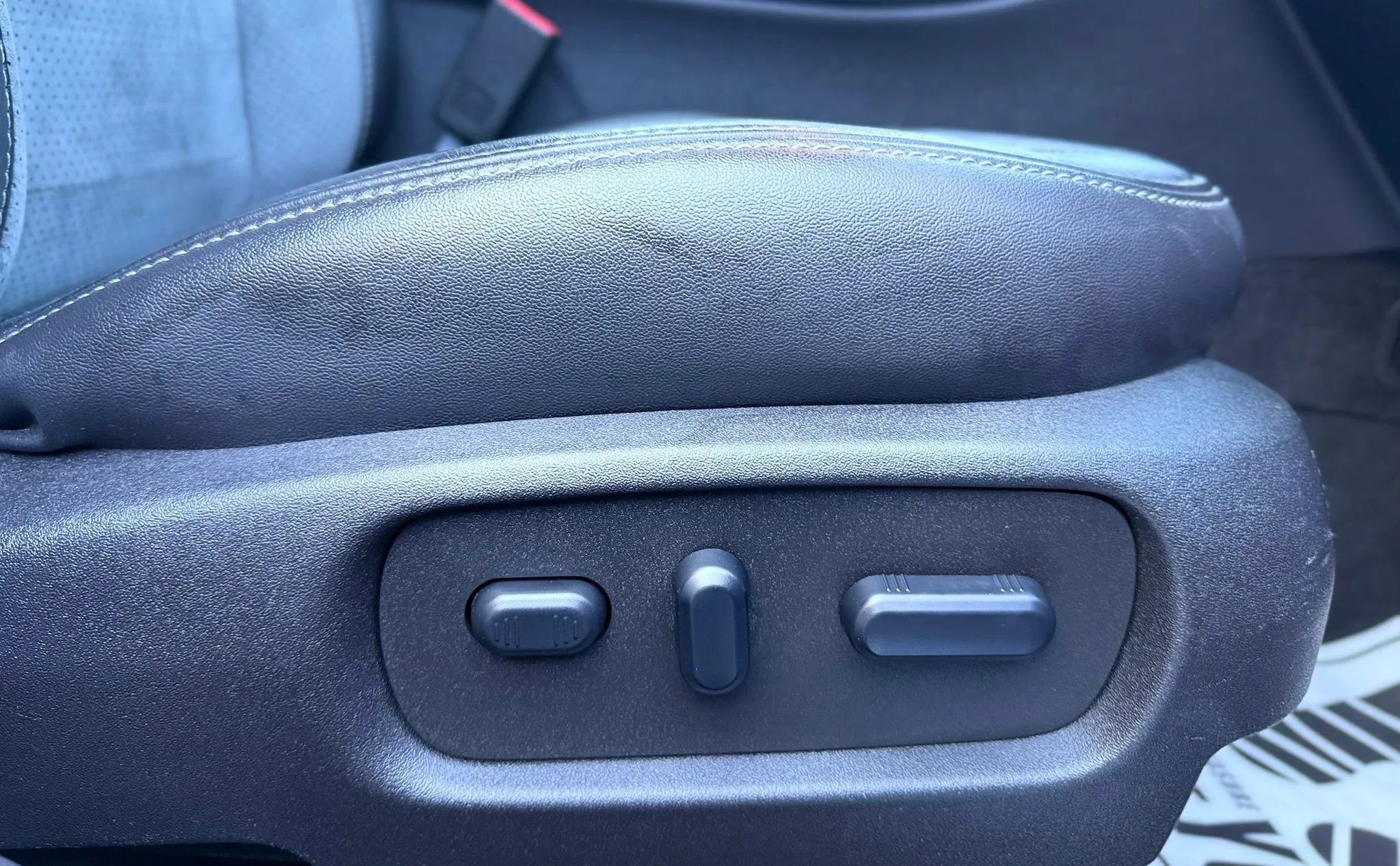 Used 2015 Ford Taurus SHO w/ Equipment Group 401A image 40