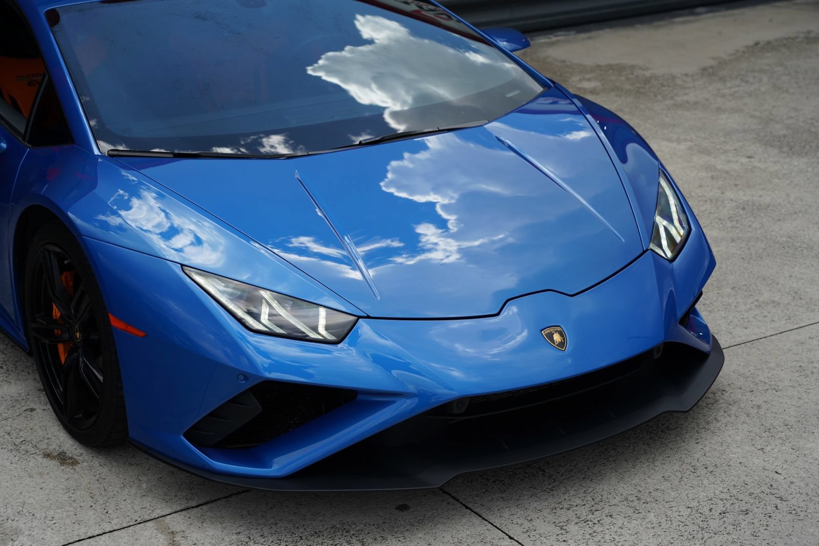 Used 2020 Lamborghini Huracan EVO RWD image 9