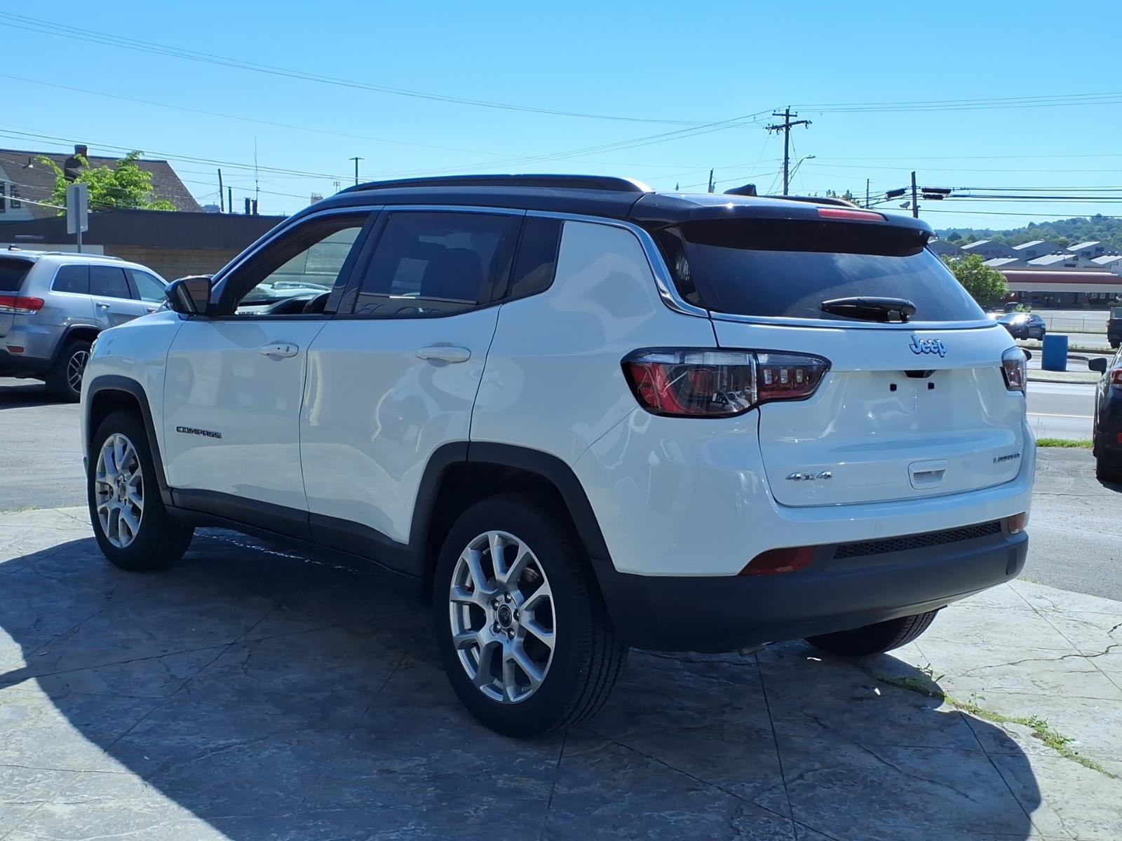 Used 2025 Jeep Compass Limited AWD/4WD image 4