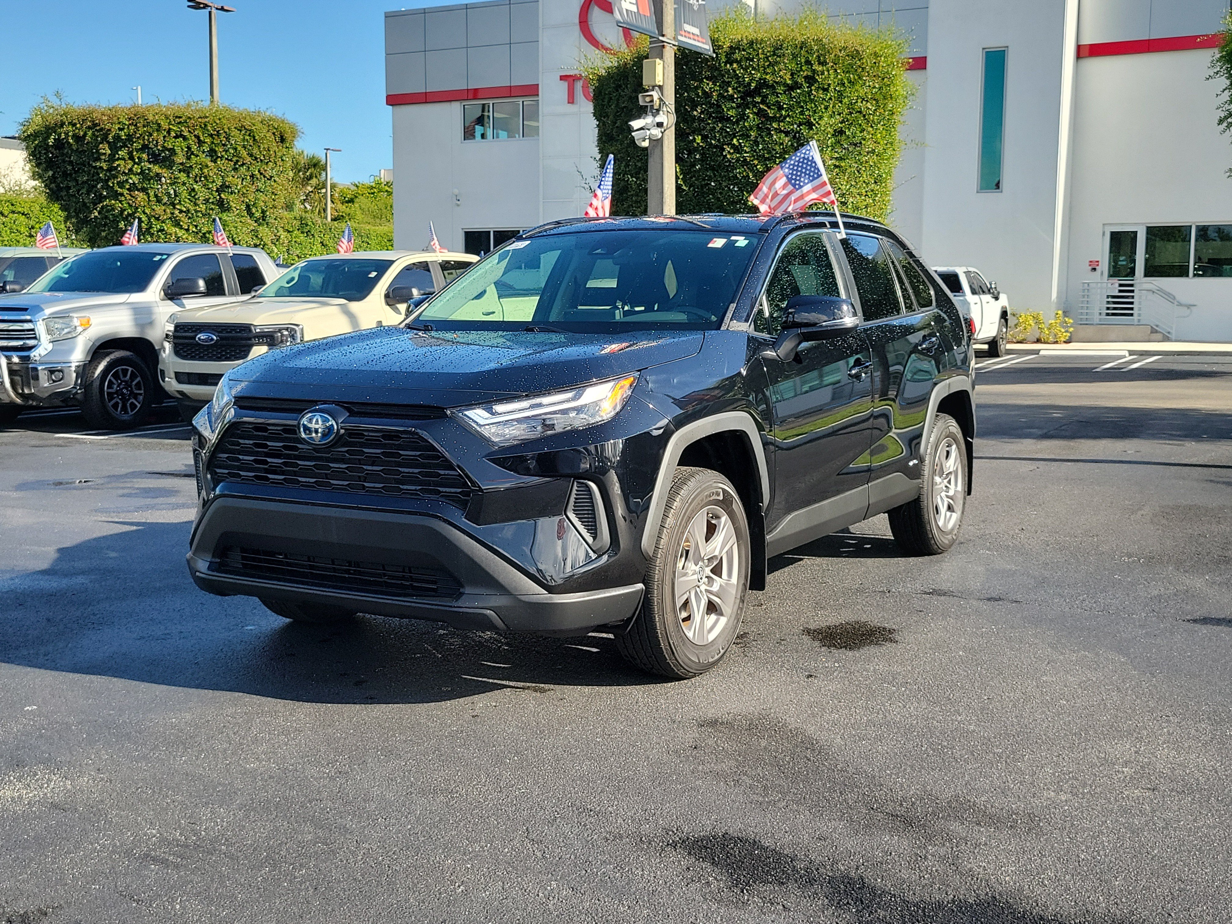 Used 2023 Toyota RAV4 LE AWD/4WD image 5