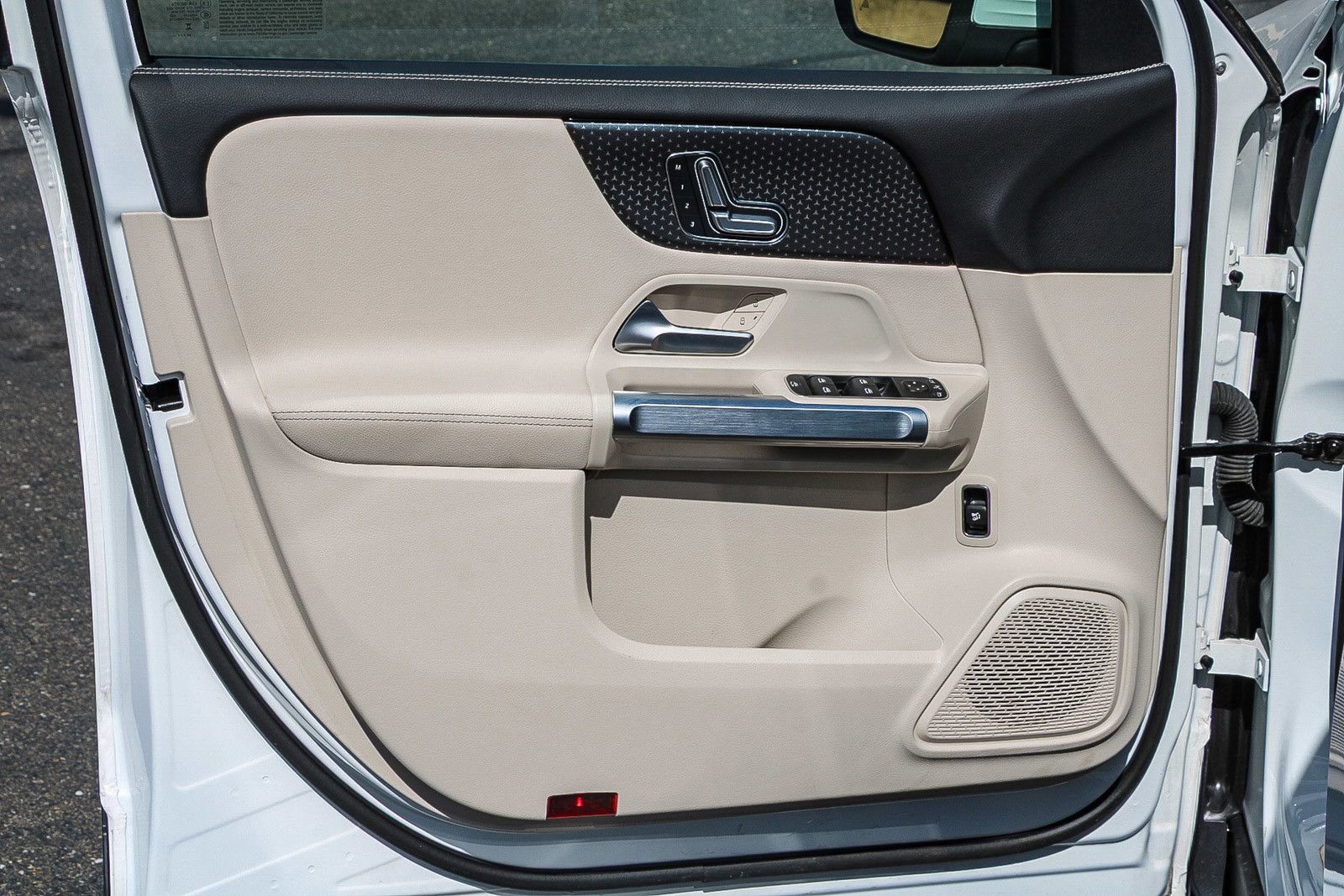 Used 2025 Mercedes-Benz GLB 250 4MATIC image 20