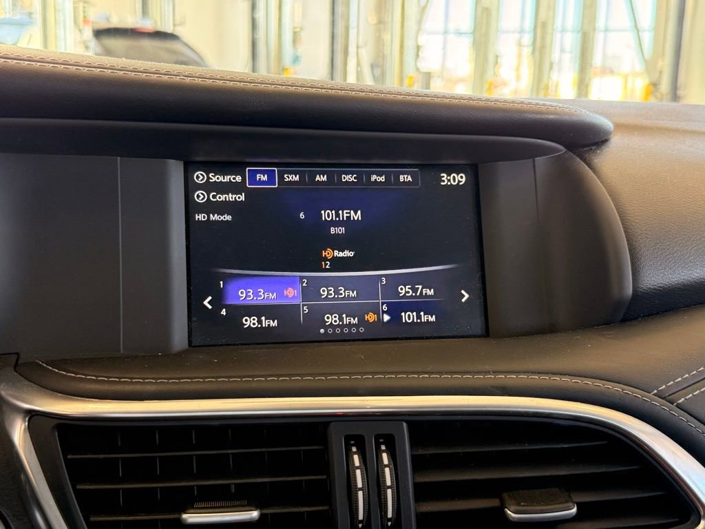 Used 2018 INFINITI QX30 Premium w/ Cargo Package image 14