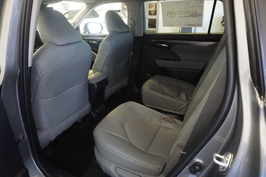 New 2026 Toyota Highlander Platinum AWD/4WD image 27
