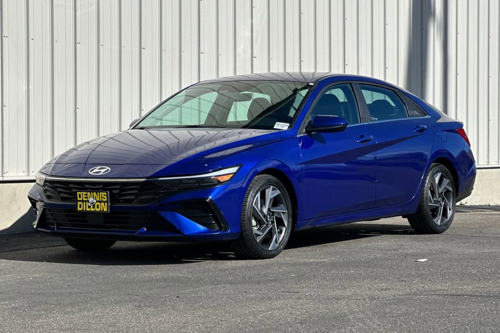 Used 2024 Hyundai Elantra SEL w/ Convenience Package image 8