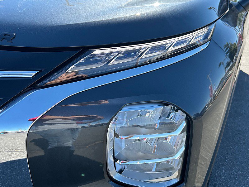 New 2026 Mitsubishi Outlander SE FWD image 9