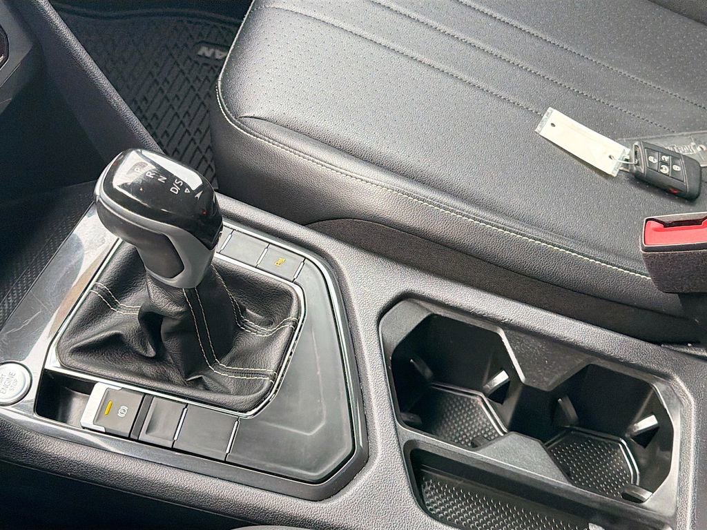Used 2022 Volkswagen Tiguan SE R-Line image 29
