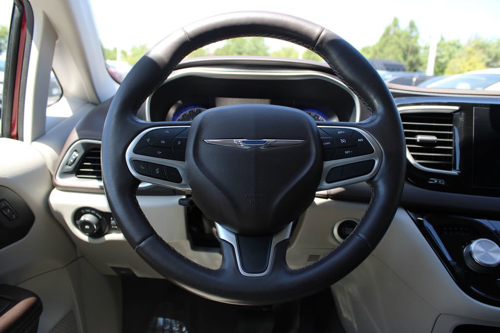 Used 2020 Chrysler Pacifica Touring-L Plus FWD image 22