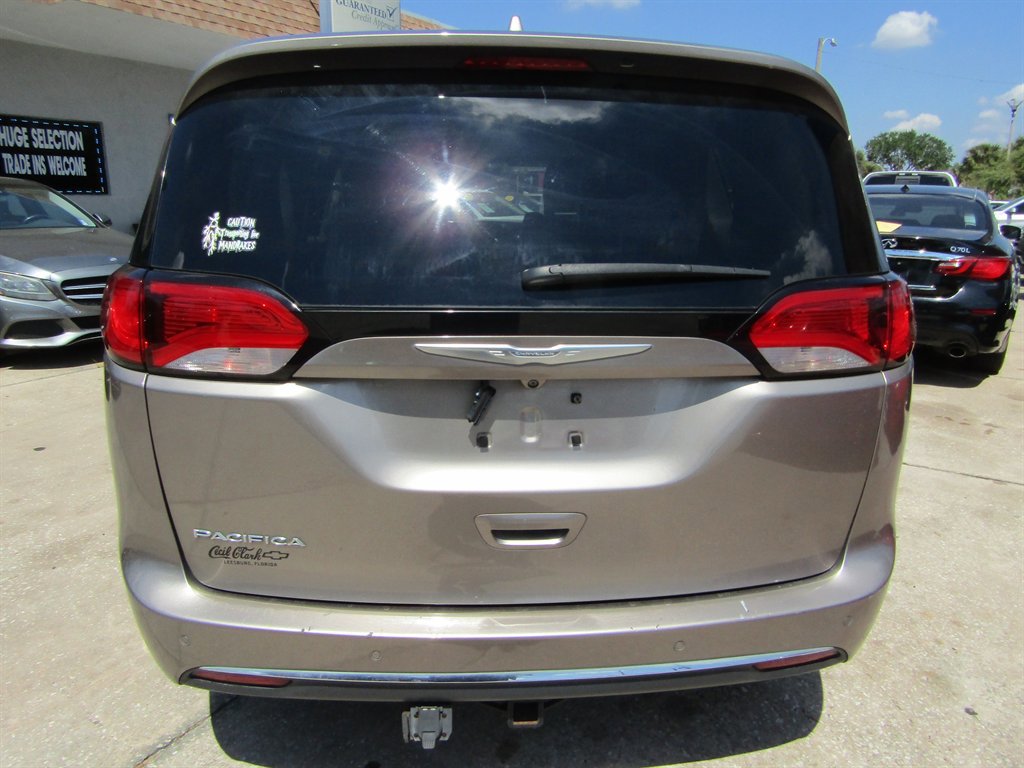 Used 2017 Chrysler Pacifica Touring-L Plus w/ Advanced Safetytec Group FWD image 3