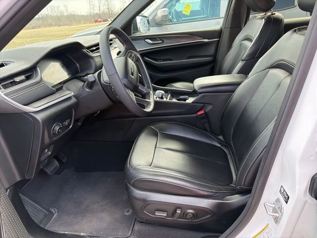 Used 2024 Jeep Grand Cherokee Limited w/ Black Appearance Package image 4