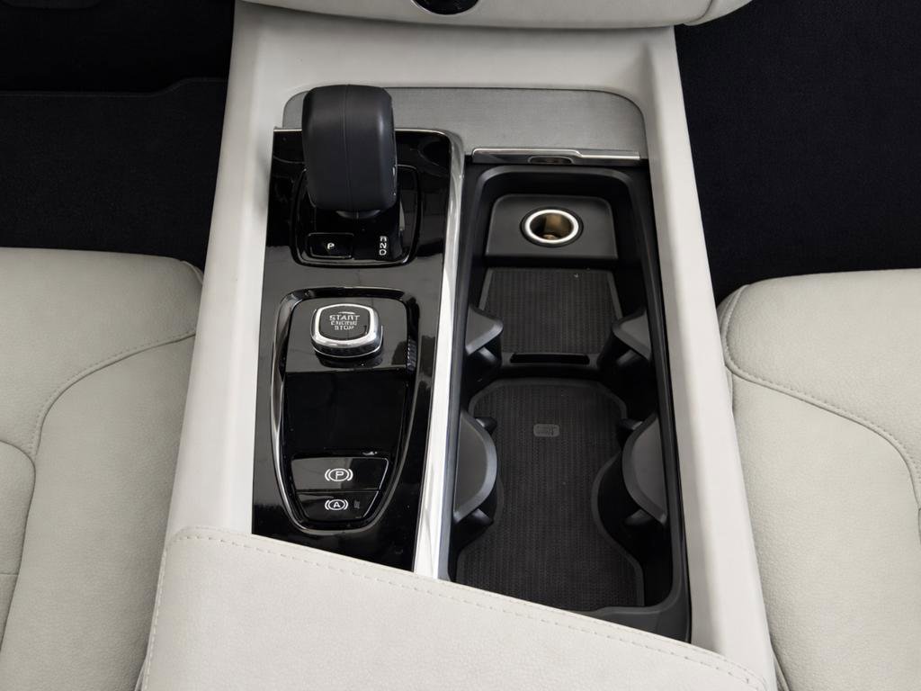 Certified 2025 Volvo XC60 T8 Plus w/ Protection Package Premier AWD/4WD image 20