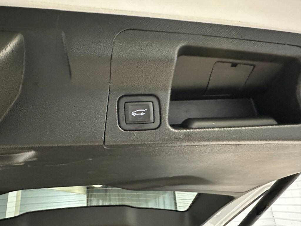 Certified 2023 GMC Acadia SLT w/ Preferred Package image 28