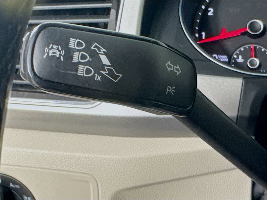 Used 2018 Volkswagen Atlas SEL w/ R-Line Package AWD/4WD image 14