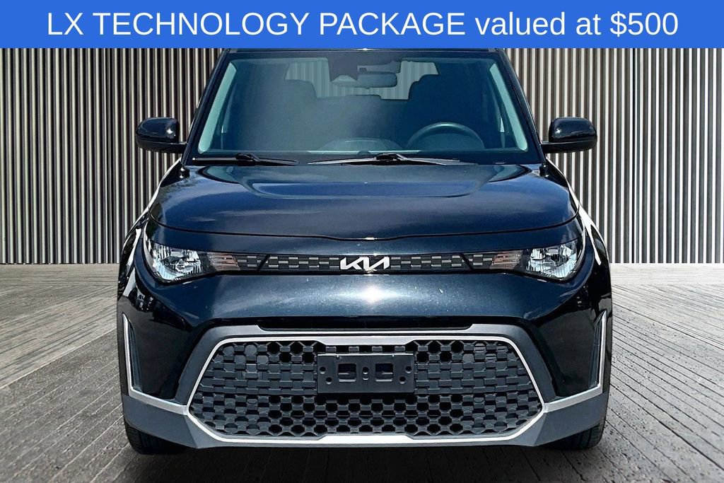 Used 2023 Kia Soul LX w/ LX Technology Package FWD image 4