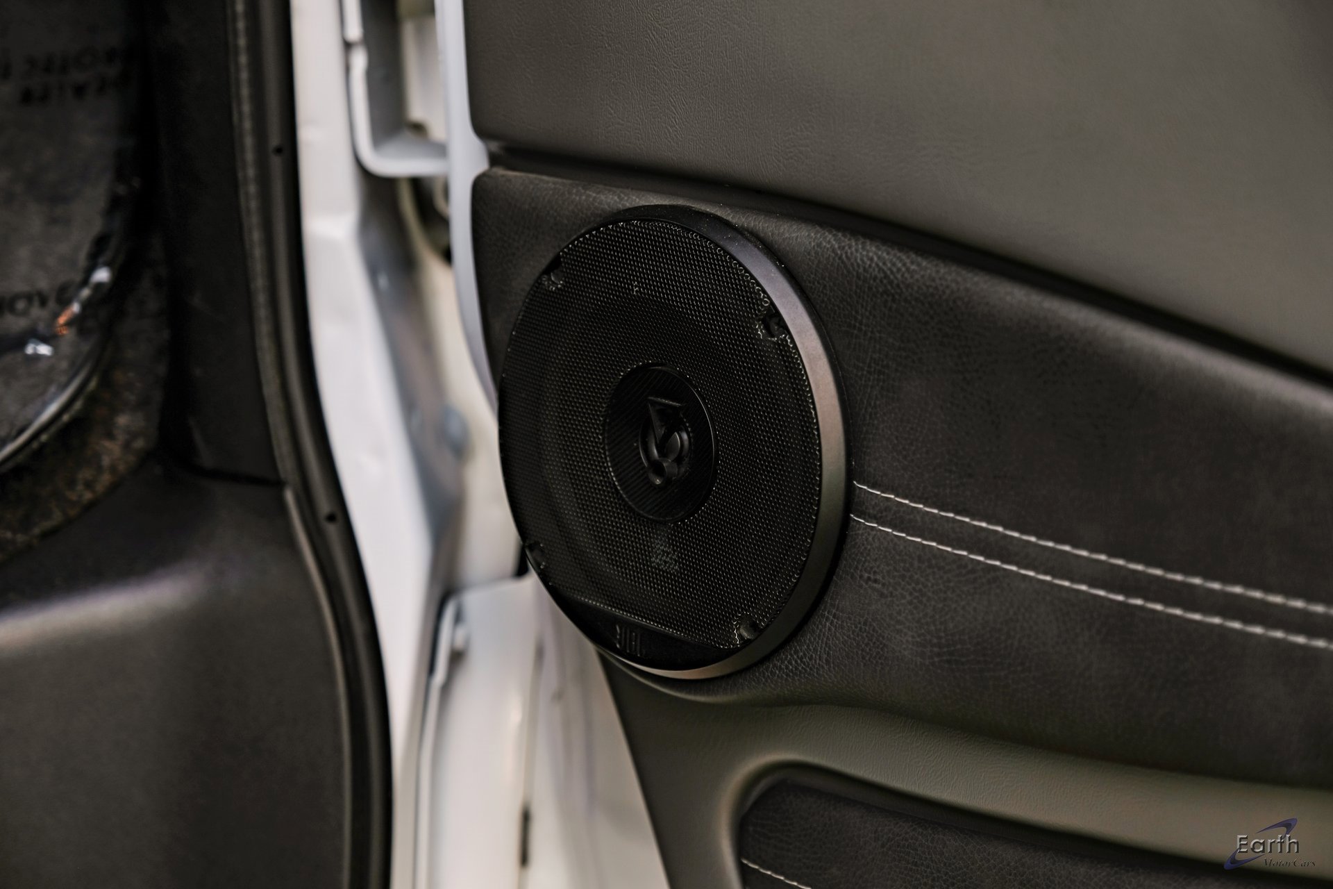 Used 2023 Chevrolet Express 2500 image 97