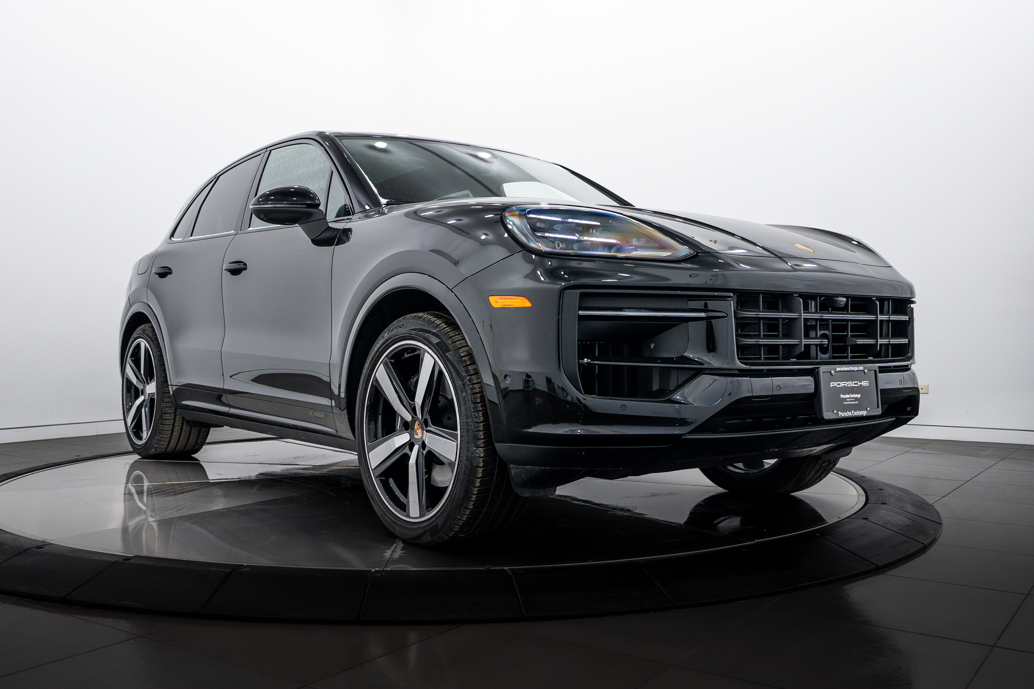 Certified 2025 Porsche Cayenne image 9