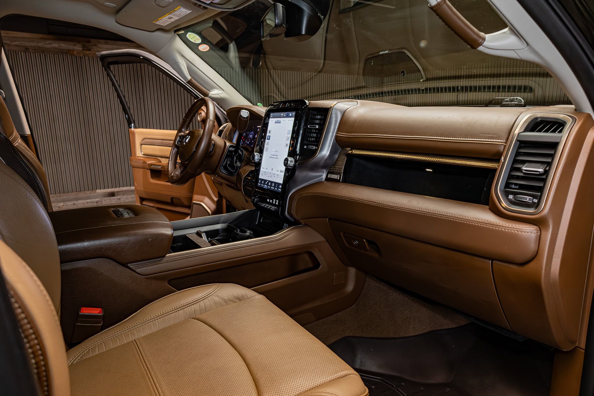 Used 2024 RAM 3500 Limited w/ Towing Technology Group image 13