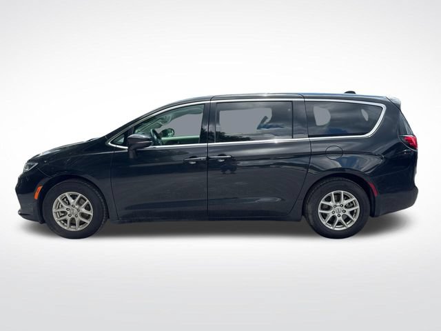 Used 2024 Chrysler Pacifica Touring-L FWD image 4