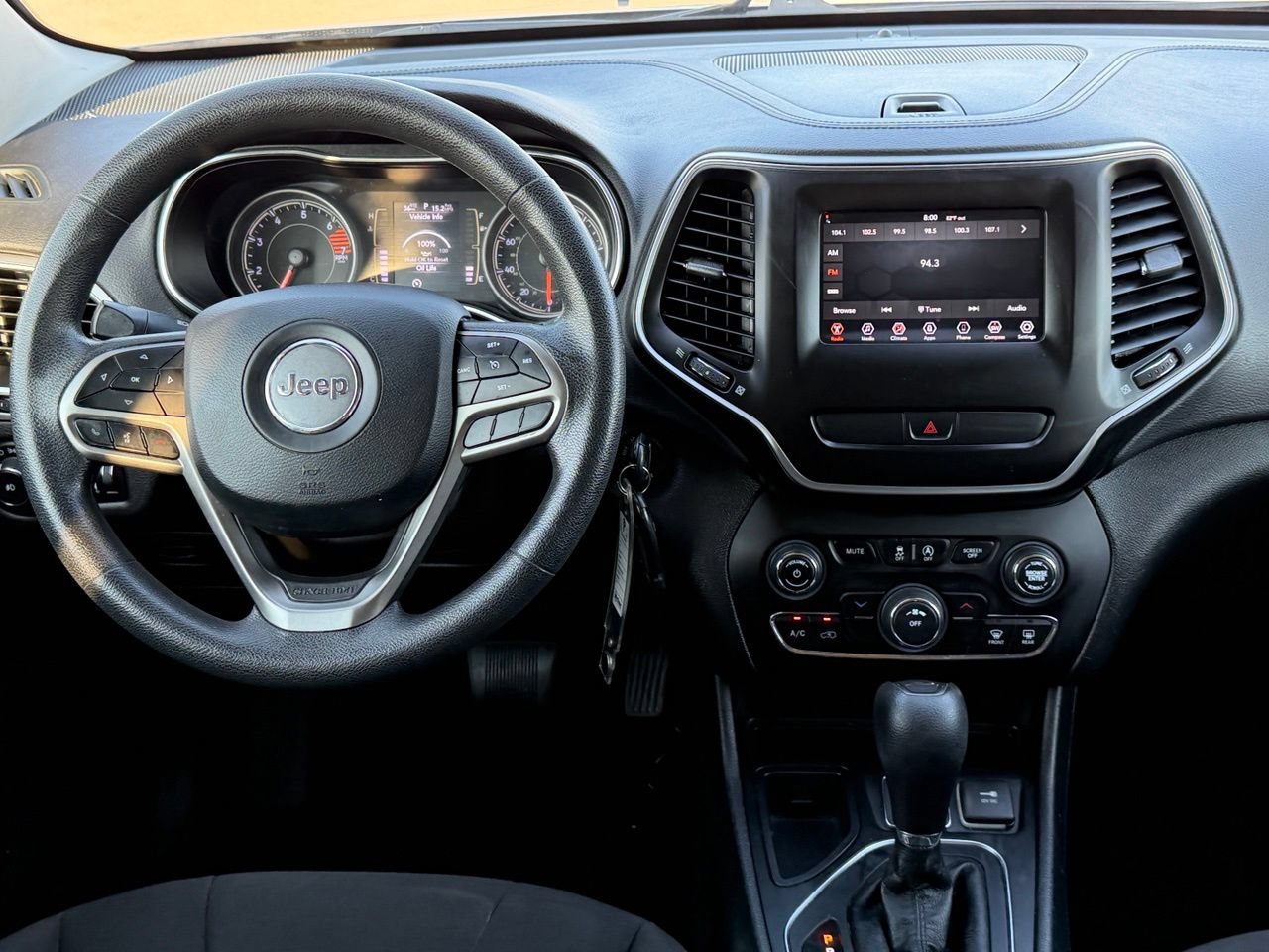 Used 2019 Jeep Cherokee Latitude w/ Popular Appearance Group FWD image 12