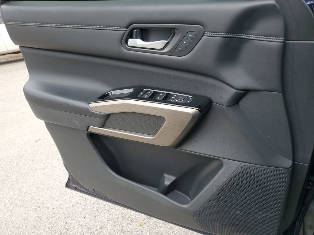 Used 2023 Nissan Pathfinder Platinum w/ Cargo Package image 22