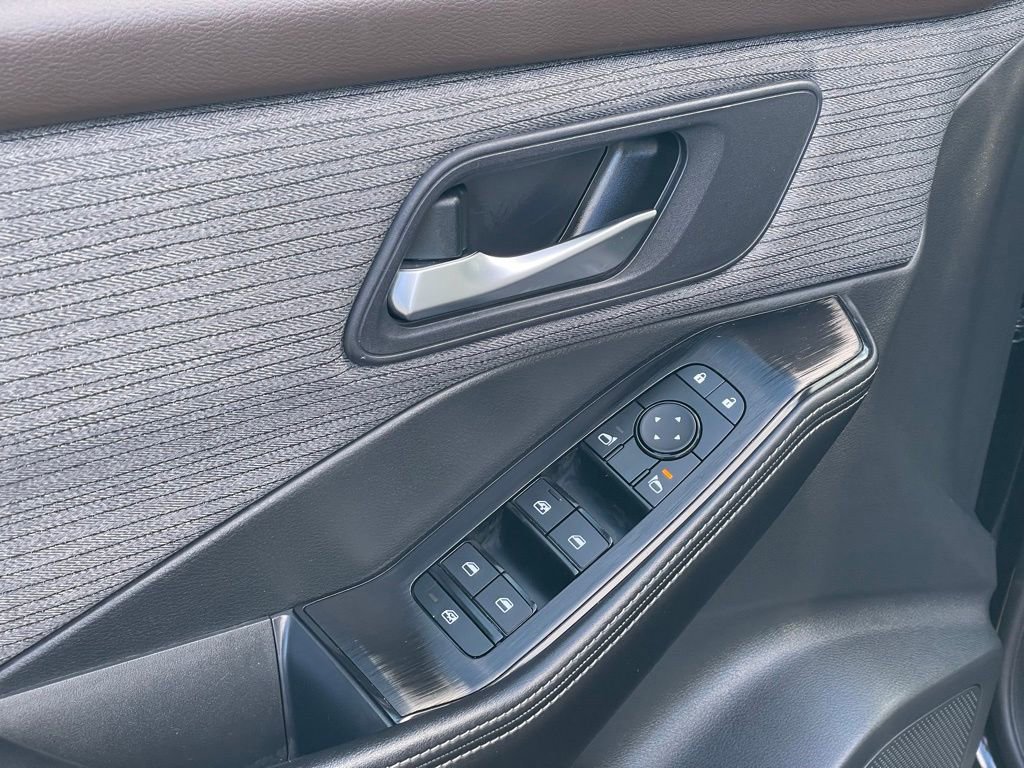 Certified 2022 Nissan Rogue SV FWD image 14