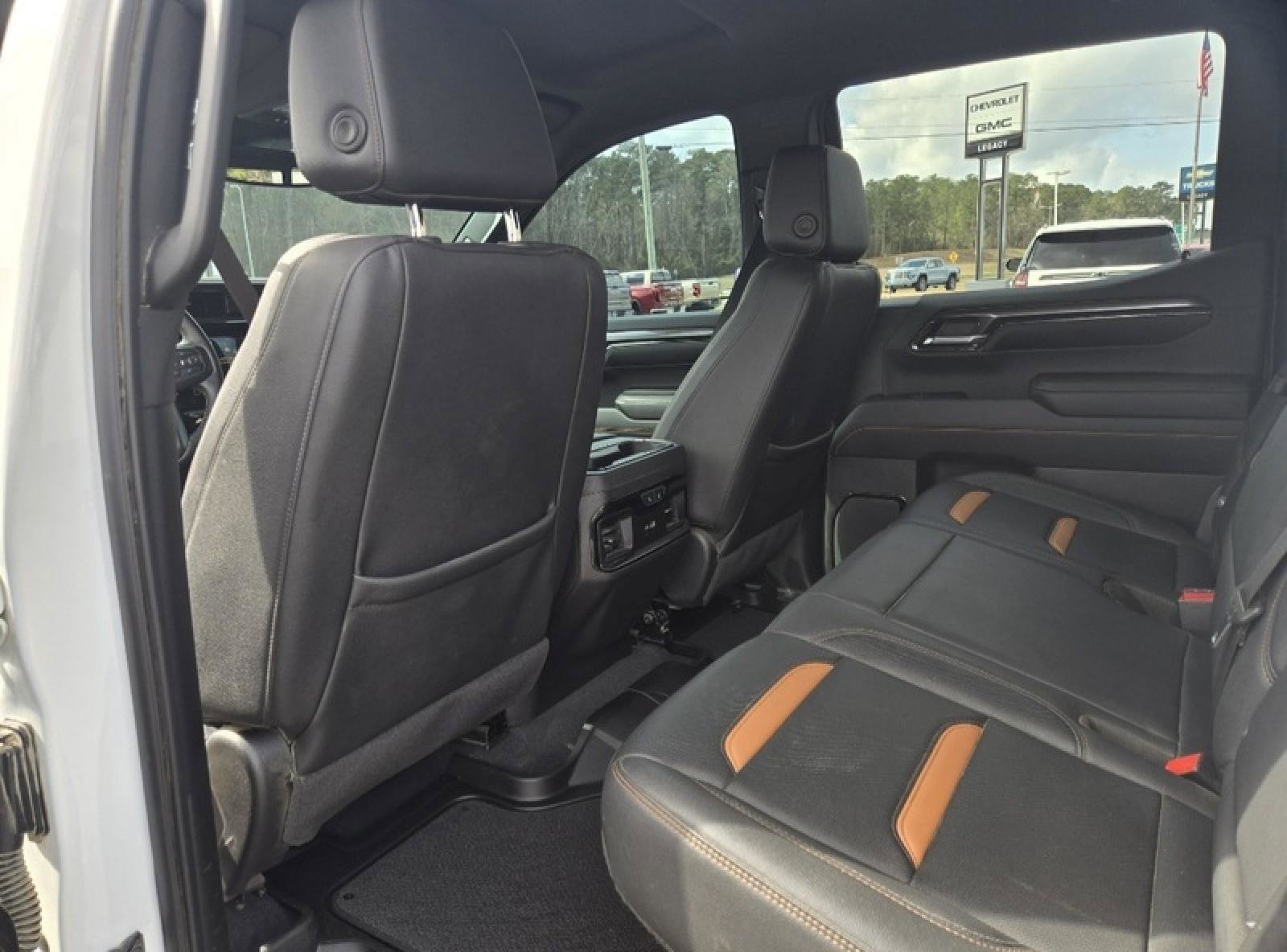 Used 2024 GMC Sierra 1500 AT4 w/ Technology Package AWD/4WD image 21