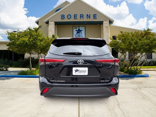 Used 2022 Toyota Highlander XLE image 4
