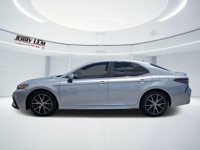 Used 2024 Toyota Camry SE FWD image 6