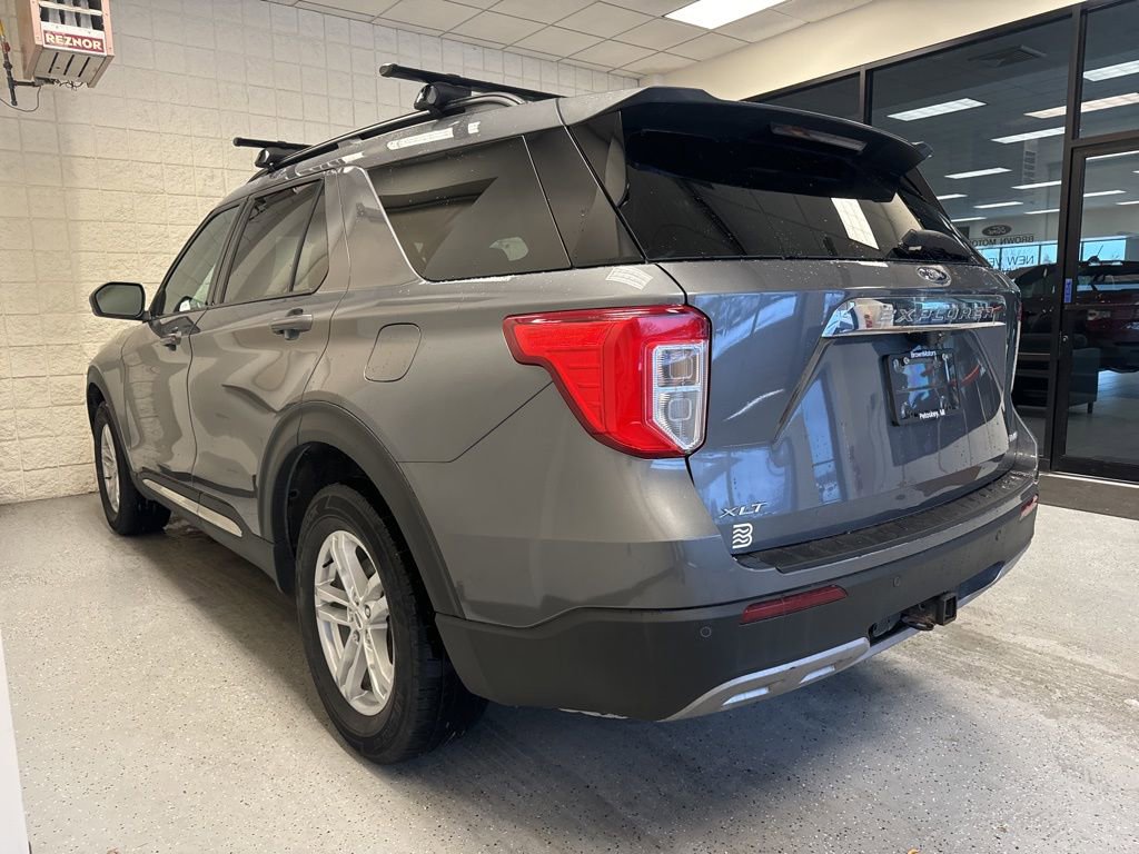 Certified 2022 Ford Explorer XLT w/ Equipment Group 202A image 3
