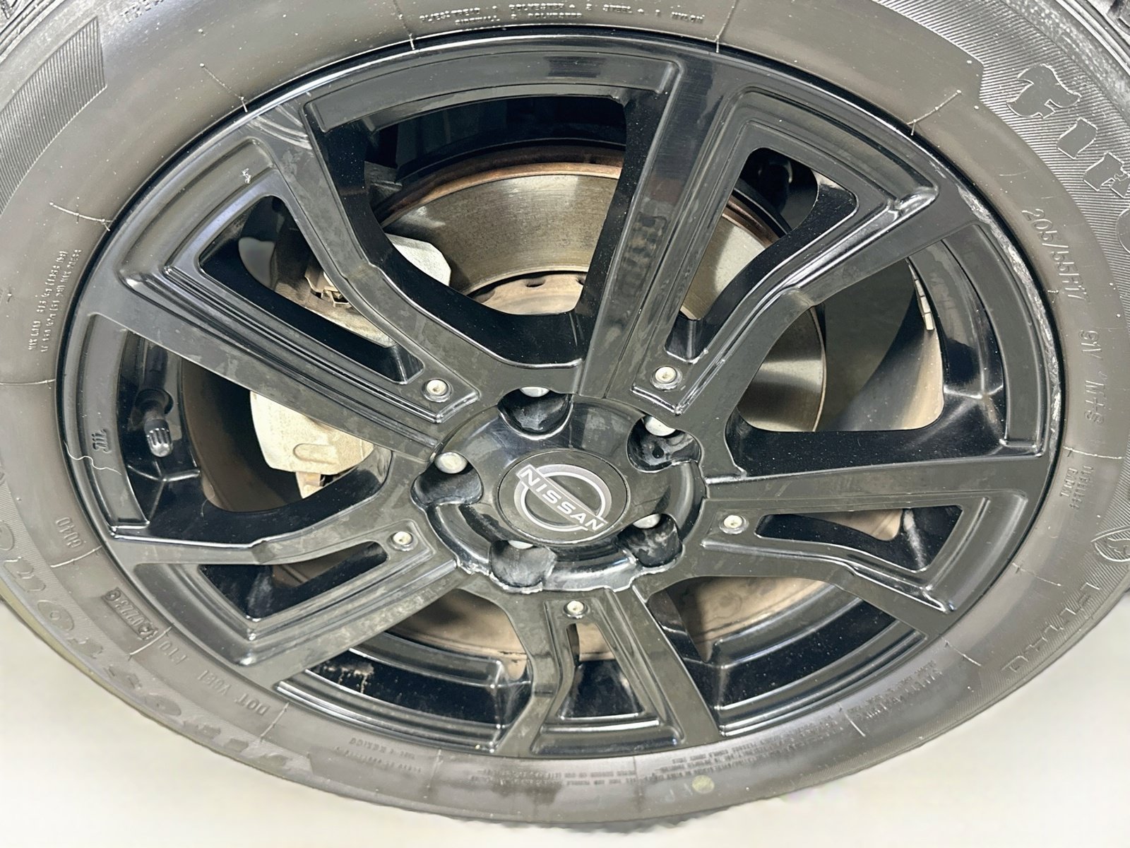 Used 2023 Nissan Kicks SR w/ SR Premium Package FWD image 30