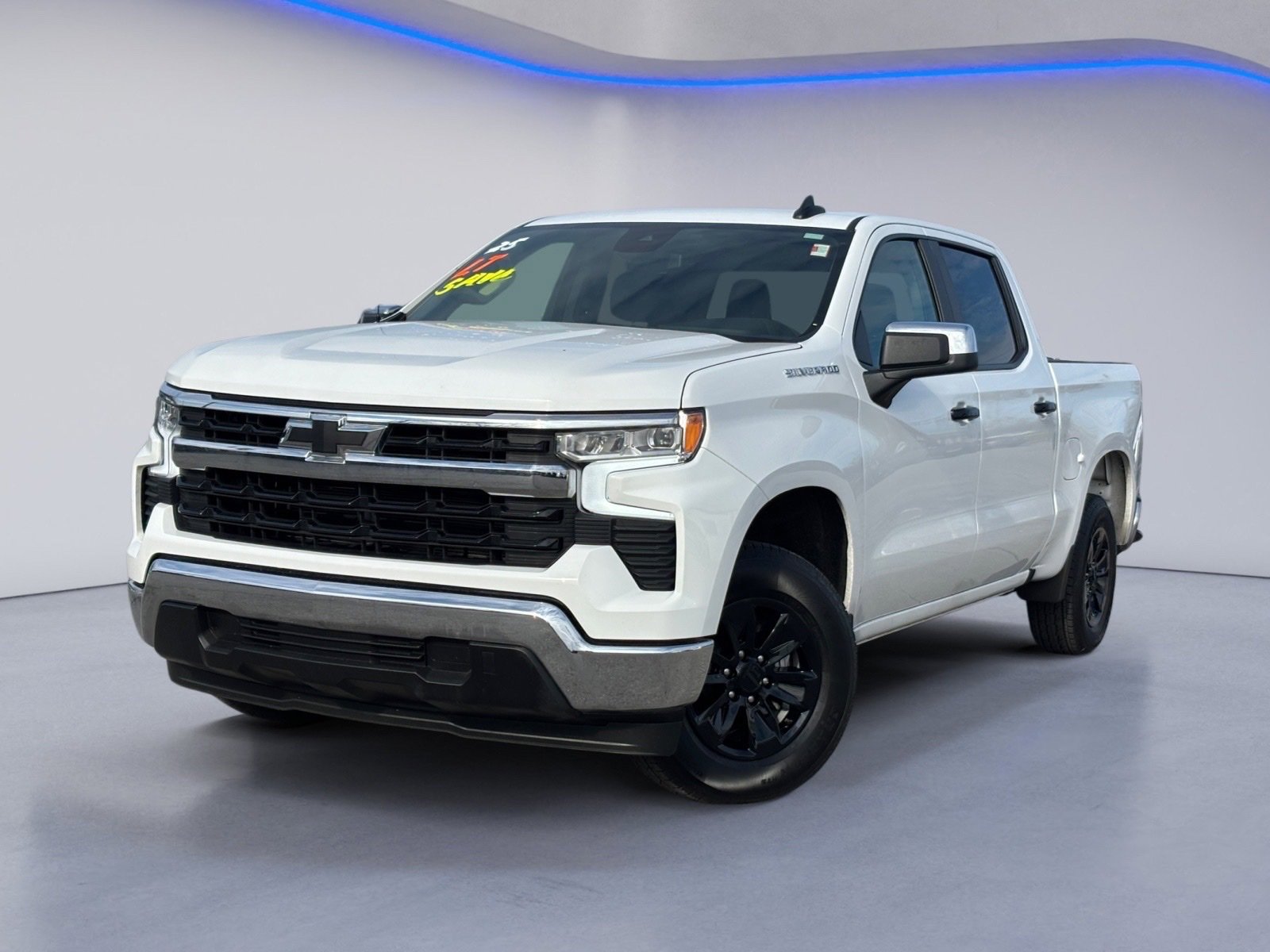 Used 2025 Chevrolet Silverado 1500 LT image 2