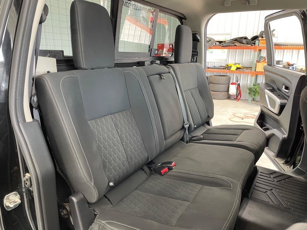Used 2017 Nissan Titan SV AWD/4WD image 19