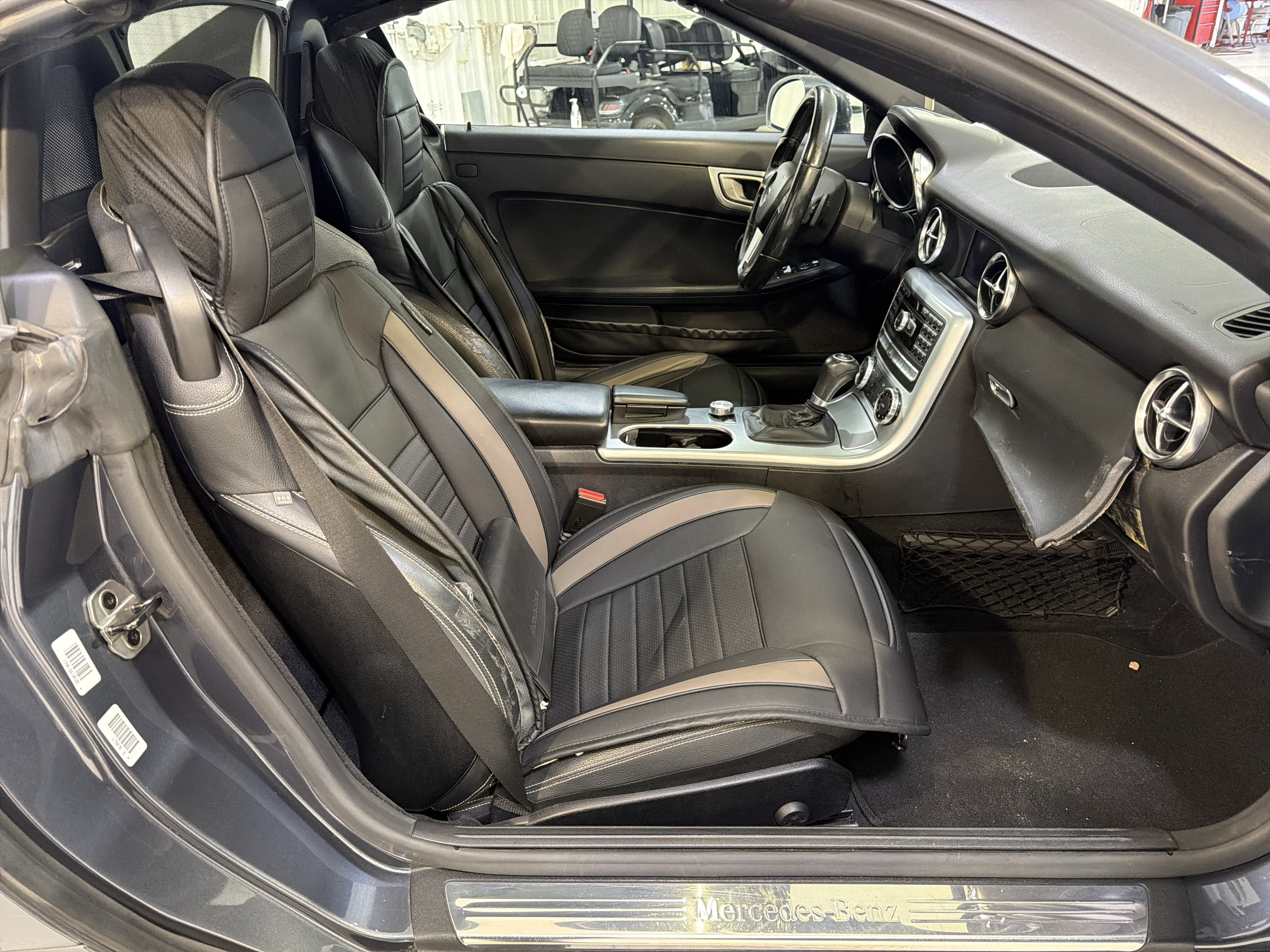 Used 2015 Mercedes-Benz SLK 250 image 13
