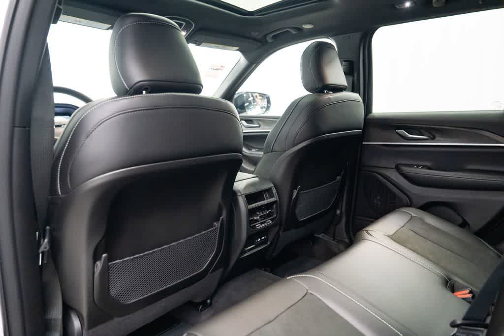 New 2026 Jeep Grand Cherokee Altitude AWD/4WD image 28
