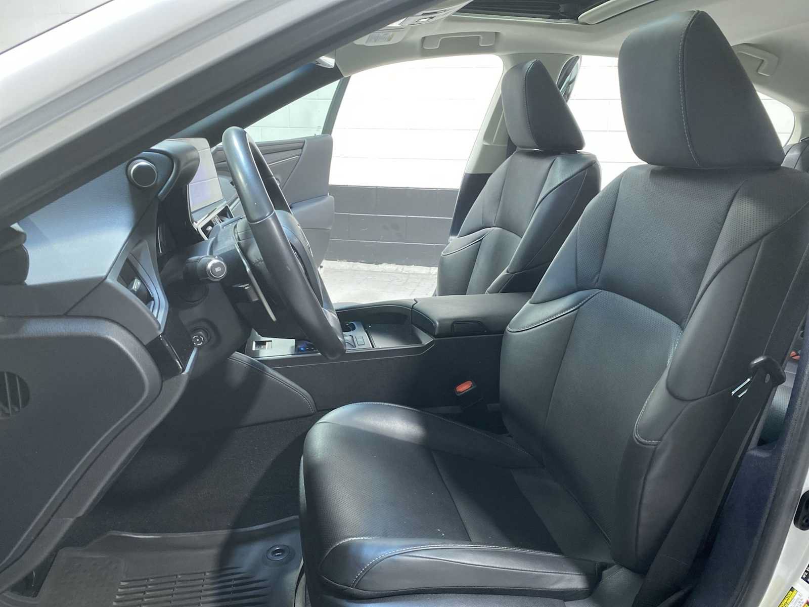 Used 2024 Lexus ES 350 w/ Premium Package FWD image 11