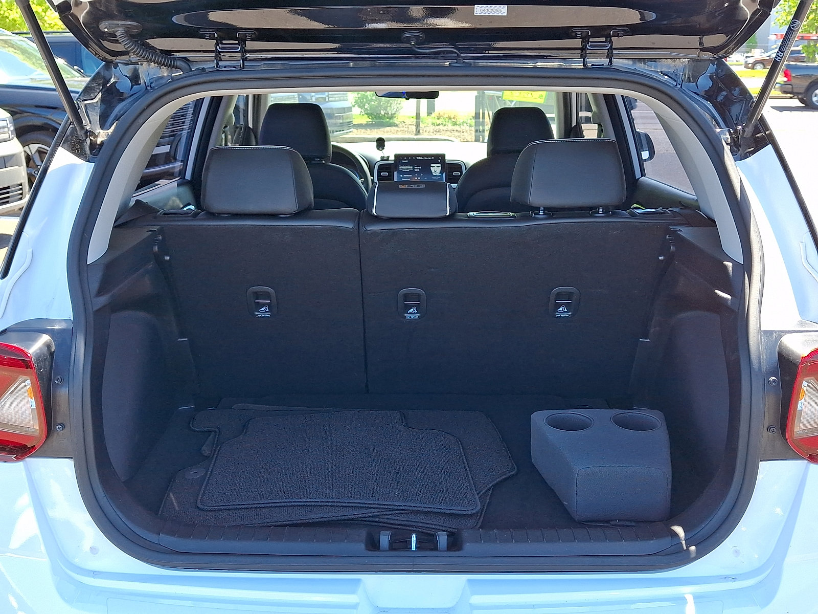 Certified 2023 Hyundai Venue Limited w/ Cargo Package FWD image 29