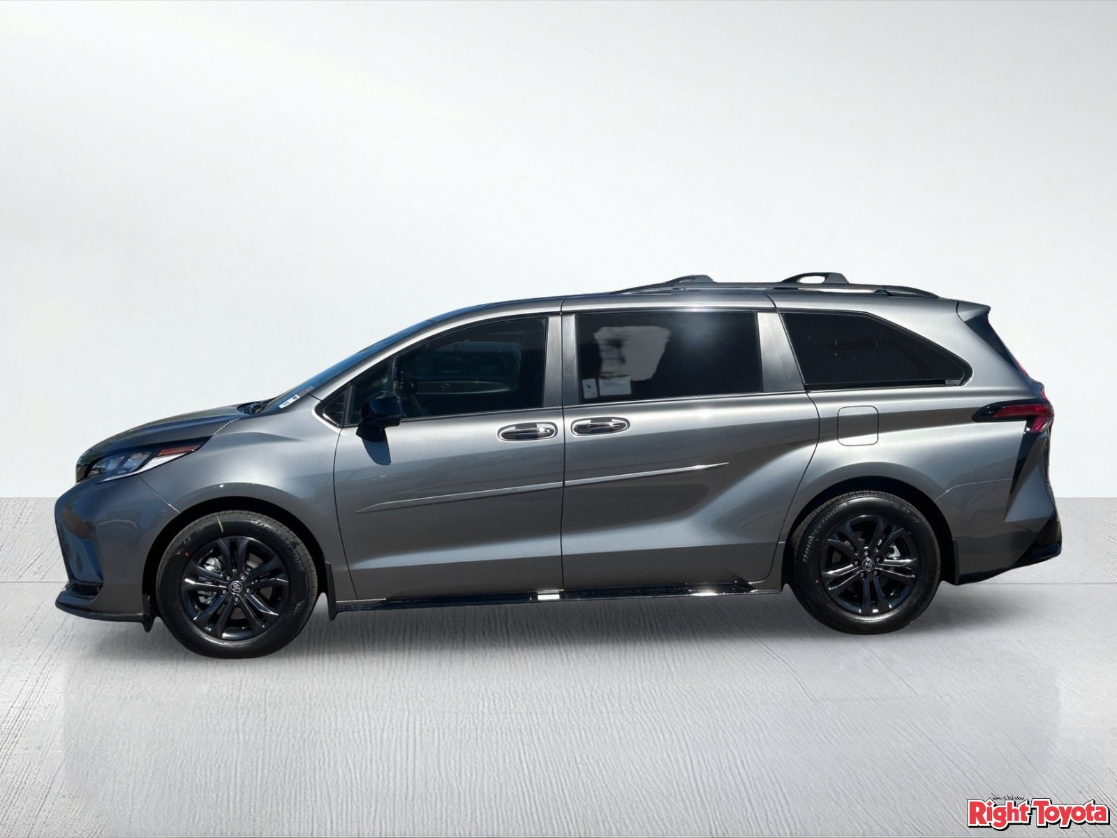 New 2026 Toyota Sienna XSE AWD/4WD image 3