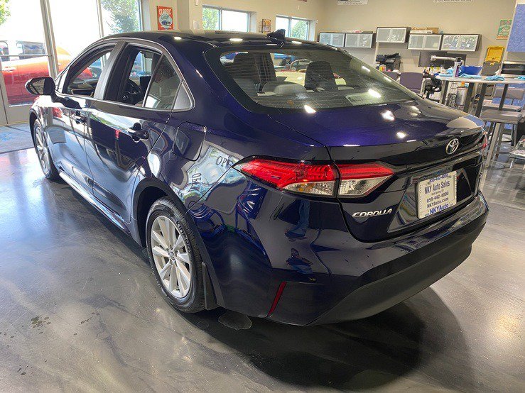 Used 2025 Toyota Corolla LE w/ LE Premium Package FWD image 6