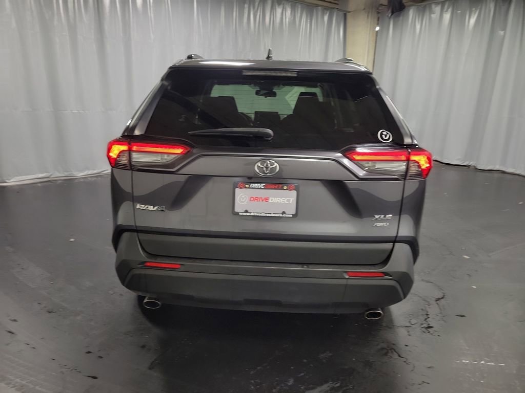 Used 2019 Toyota RAV4 XLE AWD/4WD image 7