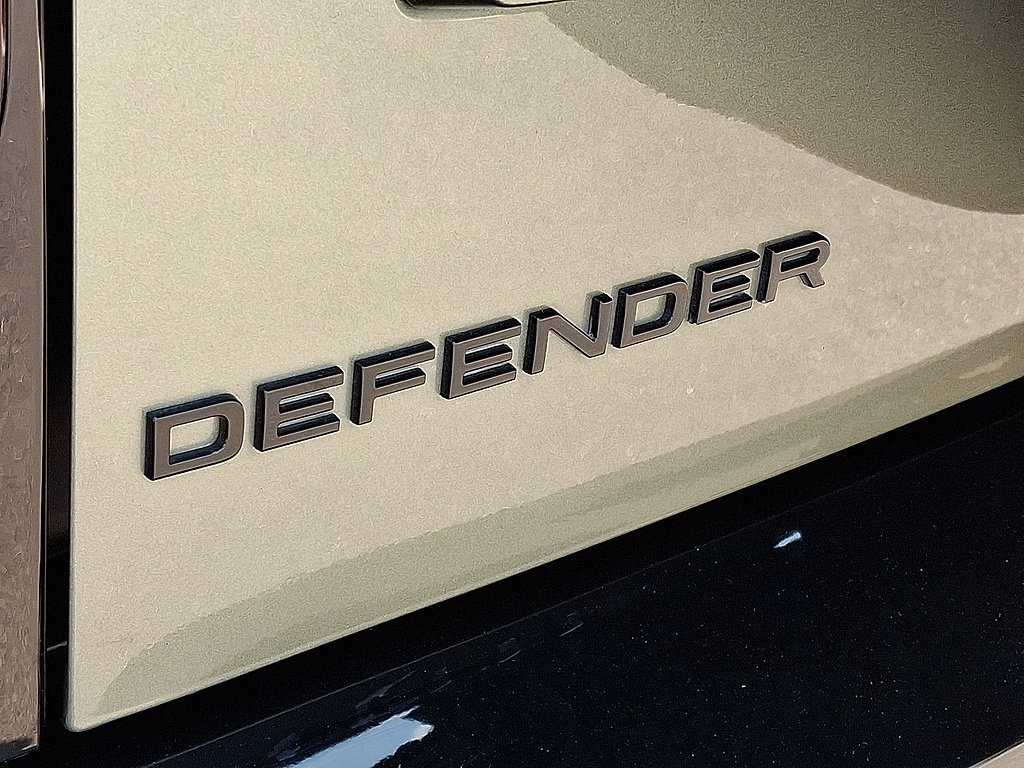 Used 2025 Land Rover Defender 110 X-Dynamic SE AWD/4WD image 30