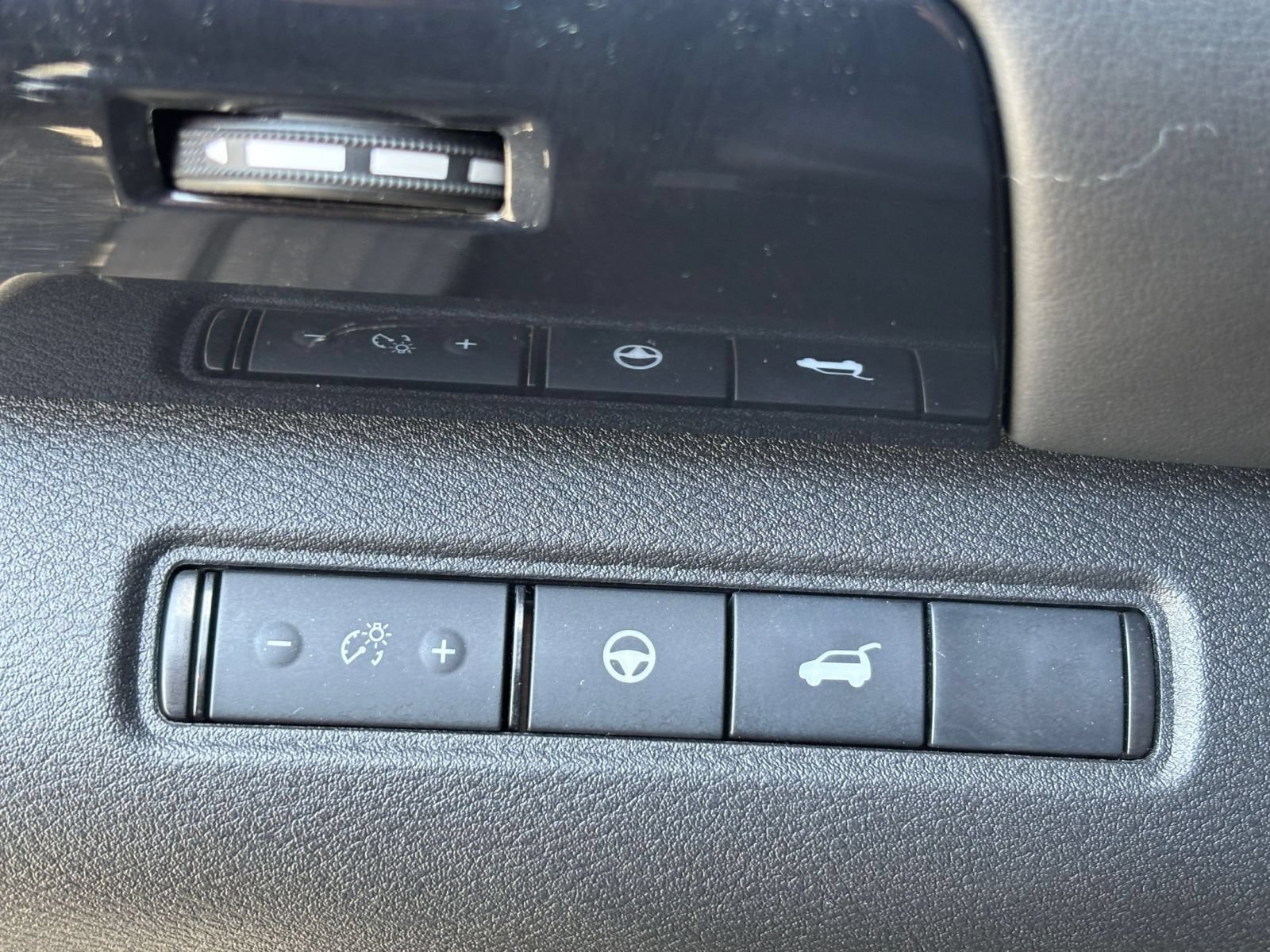 Used 2025 Nissan Pathfinder SV AWD/4WD image 19