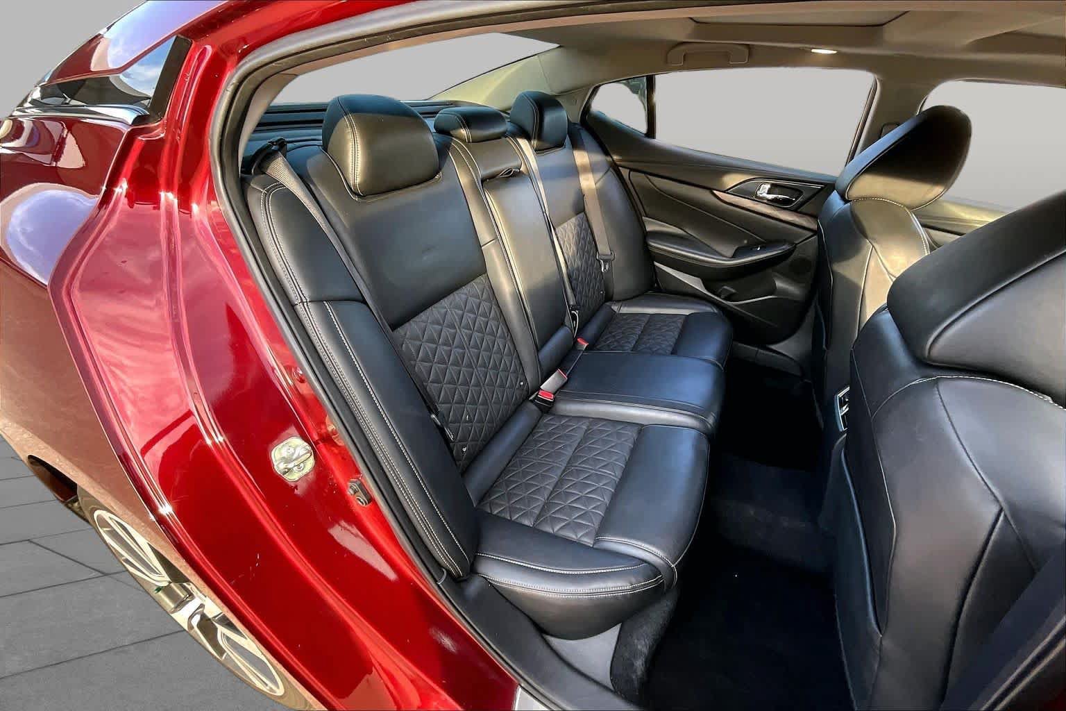 Used 2017 Nissan Maxima Platinum FWD image 19