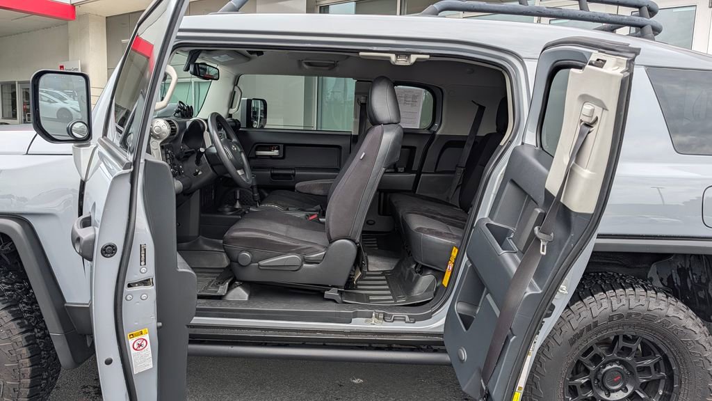 Used 2014 Toyota FJ Cruiser 4WD w/ Convenience Package image 6