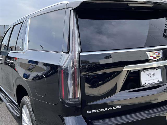Used 2025 Cadillac Escalade ESV Luxury AWD/4WD image 13