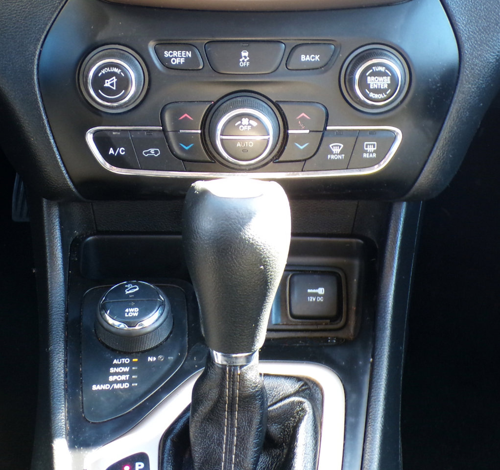 Used 2014 Jeep Cherokee Latitude w/ Comfort/Convenience Group image 15