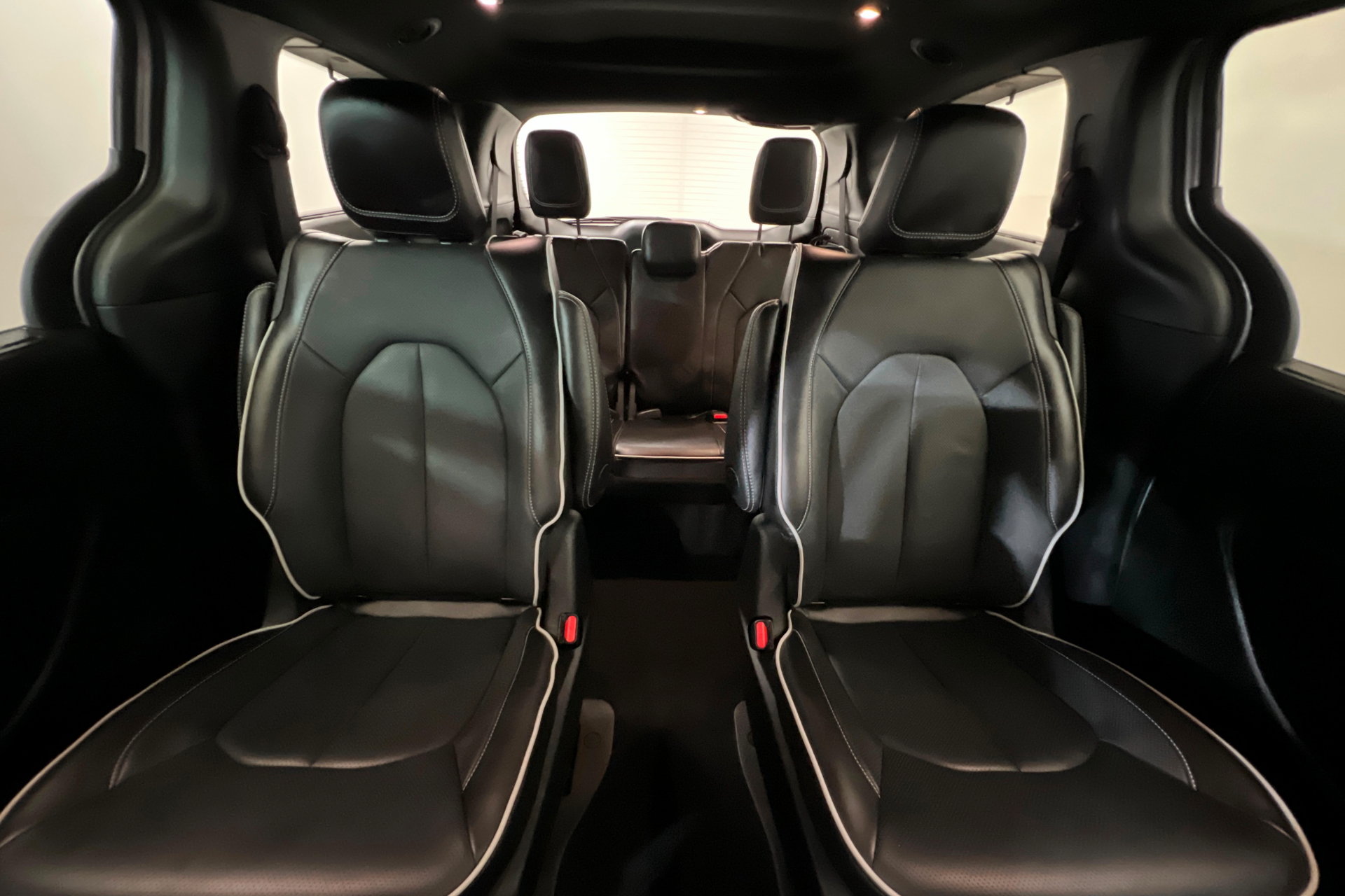 Used 2024 Chrysler Pacifica Premium FWD image 27
