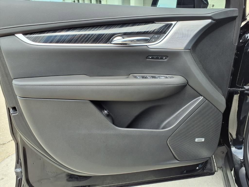 Used 2025 Cadillac XT6 Premium Luxury FWD image 20