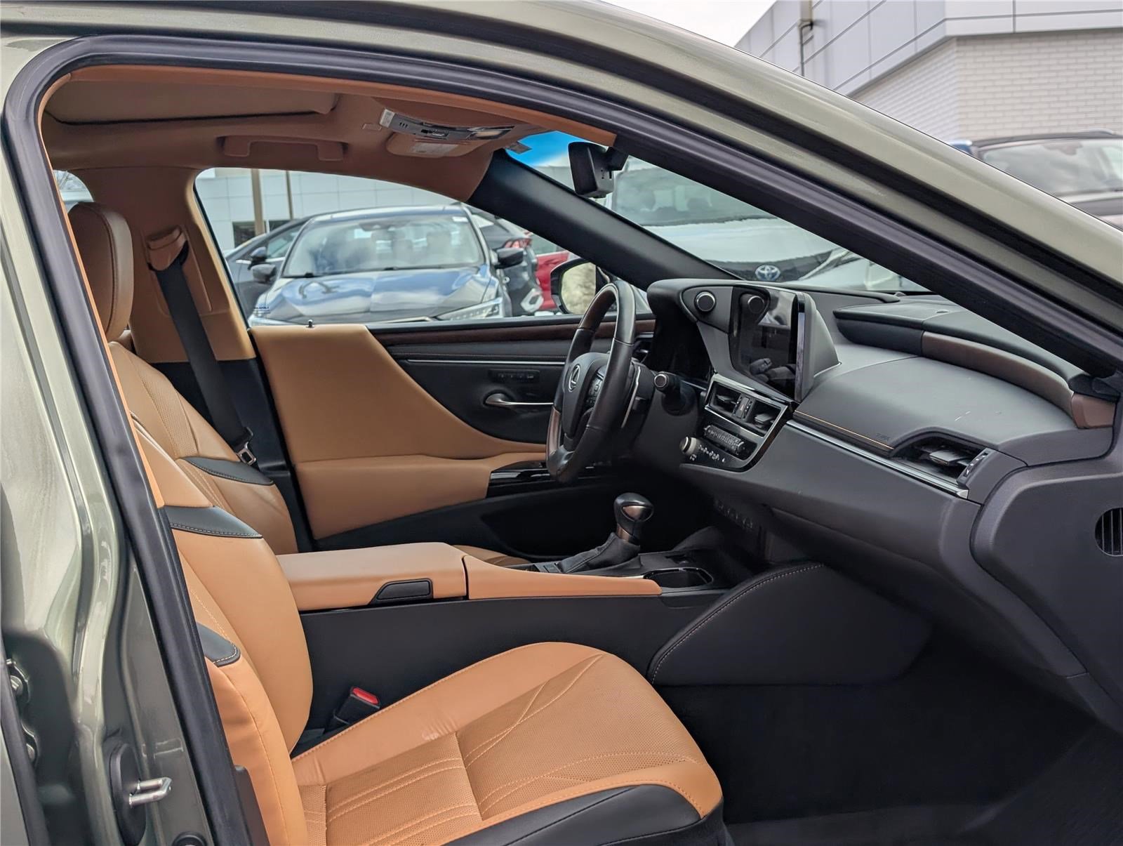 Used 2024 Lexus ES 350 w/ Technology Package image 11