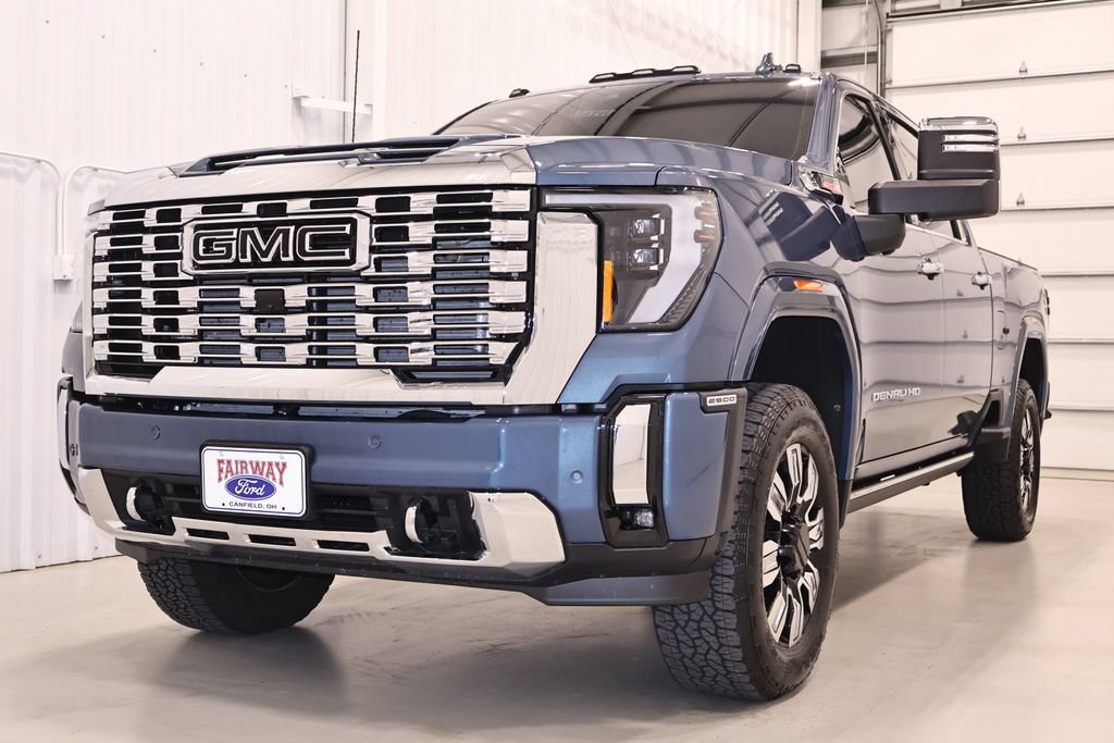 Used 2025 GMC Sierra 2500 Denali w/ Denali Reserve Package AWD/4WD image 5